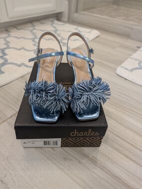 Charles by Charles David Dainty Ice Blue Metallic Pom-Pom Sandals 8 NWT